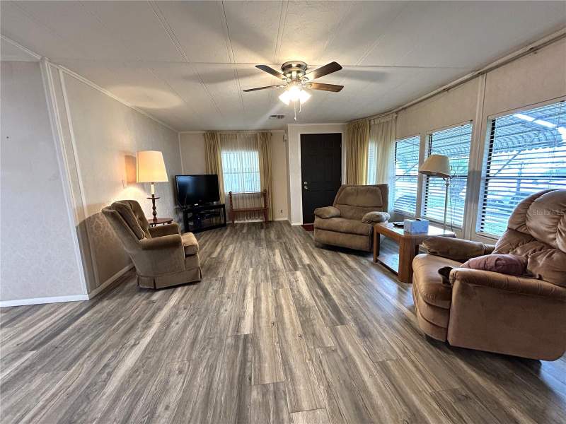 2 bedroom Manufactured Home at 310 Martin Drive, Martin Estates, Lakeland — photo 3