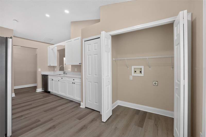 4 bedroom Single Family Residence at 12421 Early Run Lane, South Pointe Phase 1, Riverview — photo 5