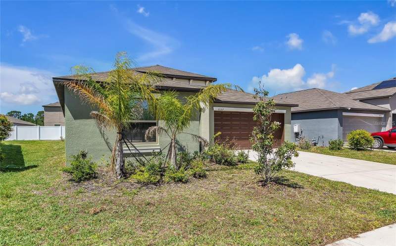 4 bedroom Single Family Residence at 10357 Scarlet Skimmer Drive, Southcreek Lot 14 Block 2, Riverview — photo 3