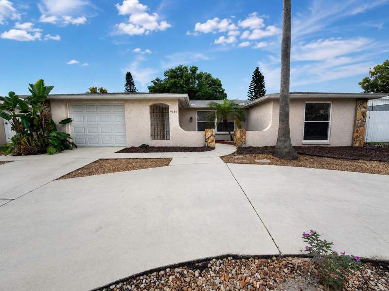 3 bedroom Single Family Residence at 9135 Greenbriar Lane, Regency Park, Port Richey — photo 2
