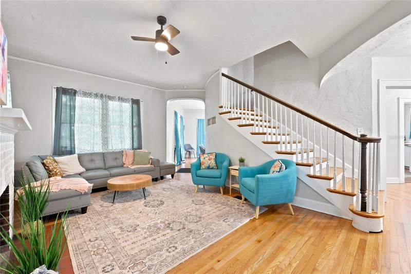 4 bedroom Single Family Residence at 949 SW 13th Street, Livingstons Add, Gainesville — photo 3