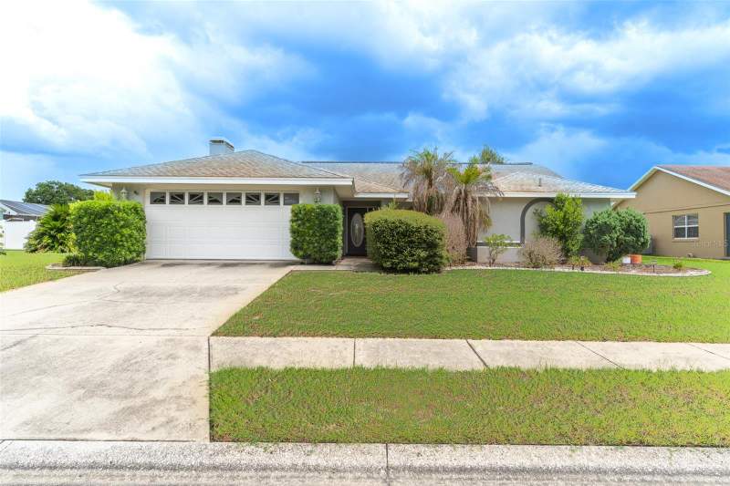 3 bedroom Single Family Residence at 699 HUNTERS RUN BOULEVARD, HUNTERS RUN PH 02, LAKELAND — photo 1