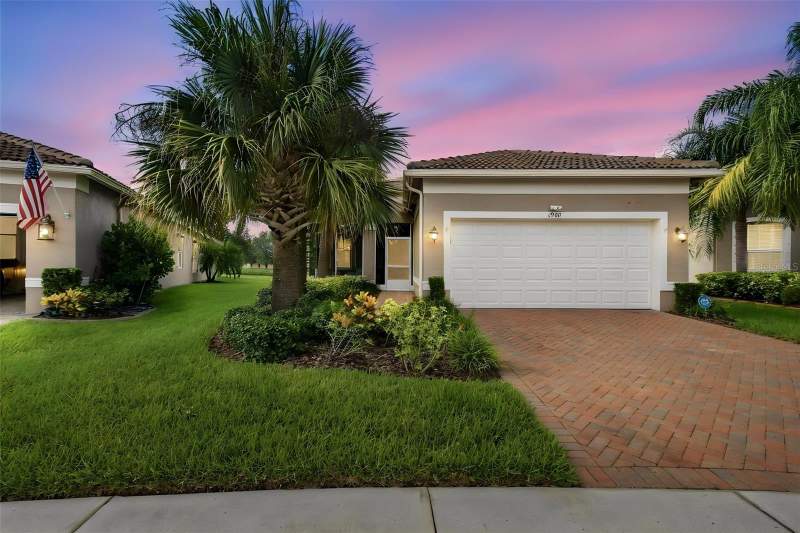 4902 SANDY GLEN WAY home for sale in Valencia Lakes