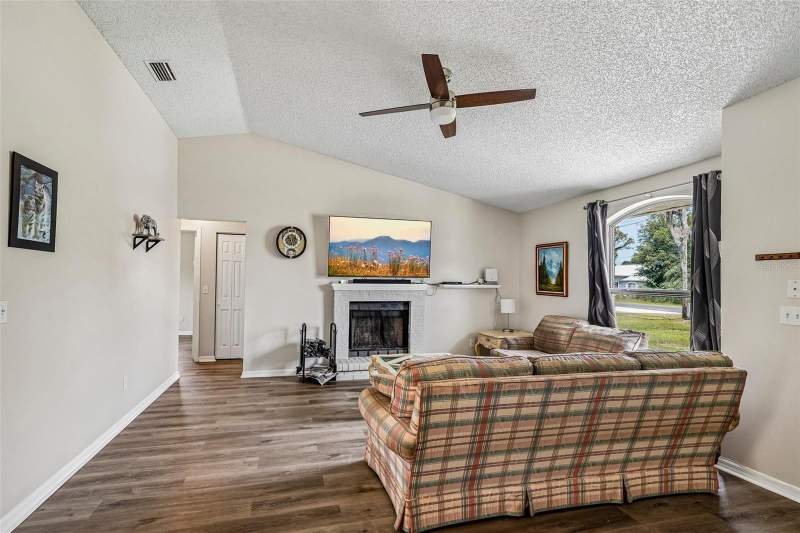 3 bedroom Single Family Residence at 18 SPRING RADIAL, SILVER SPGS SHORES UN 09, OCALA — photo 4