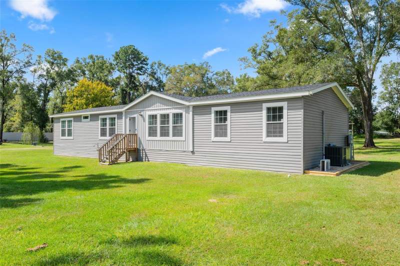 4 bedroom Manufactured Home at 232 SW Trudy Way, Golden Farmettes Sub, Fort White — photo 3