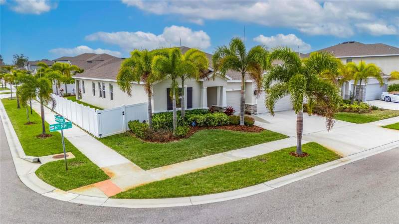 4 bedroom Single Family Residence at 446 6th Avenue, Shell Cove Ph 2, Ruskin — photo 4