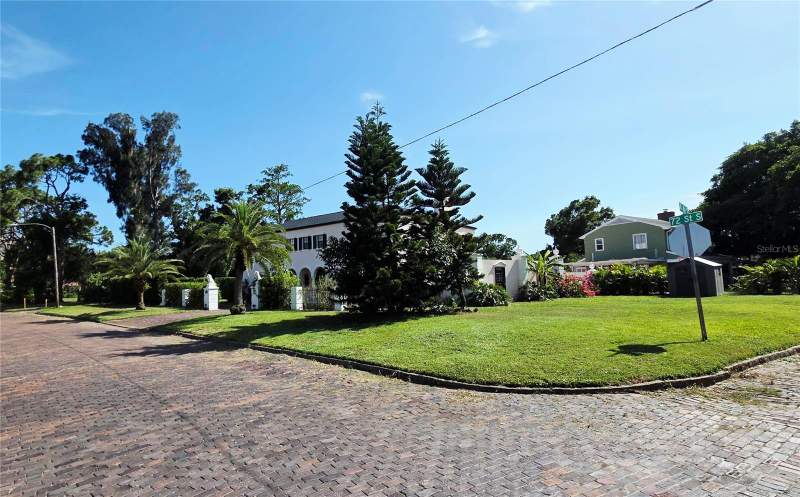 3 bedroom Single Family Residence at 411 72nd Street, South Davista Rev Map, St Petersburg — photo 4