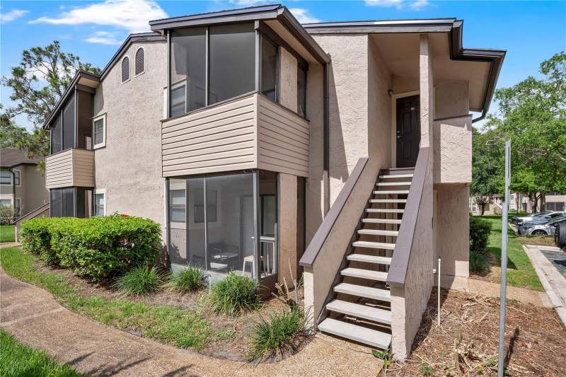2923 ANTIQUE OAKS CIRCLE #34 home for sale in Parkview Village