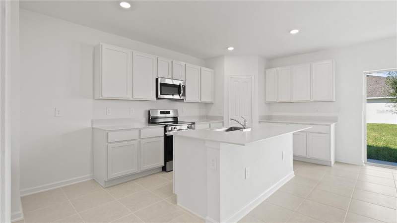 5 bedroom Single Family Residence at 1600 Willow Garden Loop, Pine Meadows 40'S, Eustis — photo 3