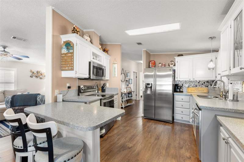 2 bedroom Manufactured Home at 624 Mount Piney Avenue #703, St Petersburg, St Petersburg — photo 4