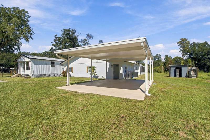 5 bedroom Manufactured Home at 8719 S Meadowview Circle, Green Grass Acres First Add, Tampa — photo 4