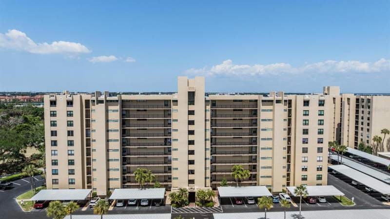 1 bedroom Condominium at 2621 Cove Cay Drive #606, Cove Cay 26-21 Village II, Clearwater — photo 2