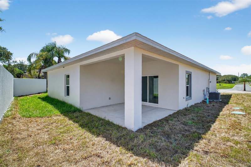 4 bedroom Single Family Residence at 89 Fairway Circle, Twin Lakes Estates, Phase III, Umatilla — photo 4