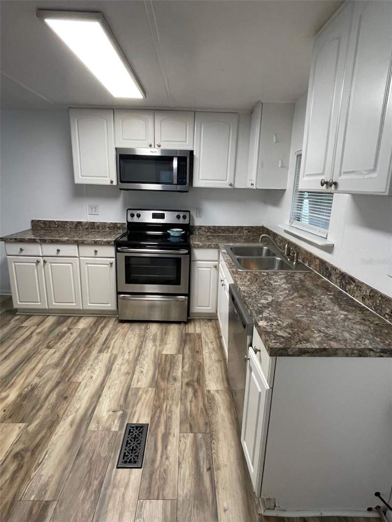 3 bedroom Mobile Home at 4421 TODD AVENUE, CHARLIN PARK SECOND ADD, ORLANDO — photo 3