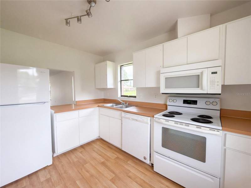 2 bedroom Condominium at 6410 Heritage Lane, Cambridge Village West, Bradenton — photo 3