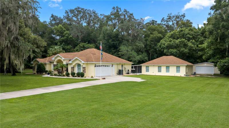 4 bedroom Single Family Residence at 17261 SE 101st Avenue Road, Bridle Trail Estate, Summerfield — photo 2