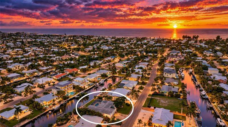 3 bedroom Single Family Residence at 517 71st Street, Bay Palms Add, Holmes Beach — photo 4