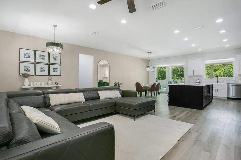 4 bedroom Single Family Residence at 30502 Seaforth Drive, Mt Plymouth Fourth Add, Sorrento — photo 3