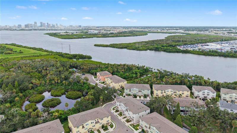 4 bedroom Townhouse at 4607 Tuscan Loon Drive, Palm River Twnhms Ph 2, Tampa — photo 4