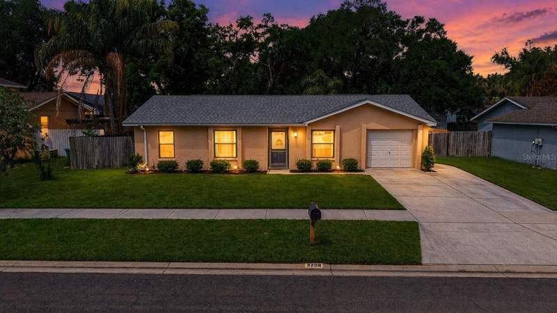A Rep Of Las Brisas & LasHomes for Sale in Riverview, FL