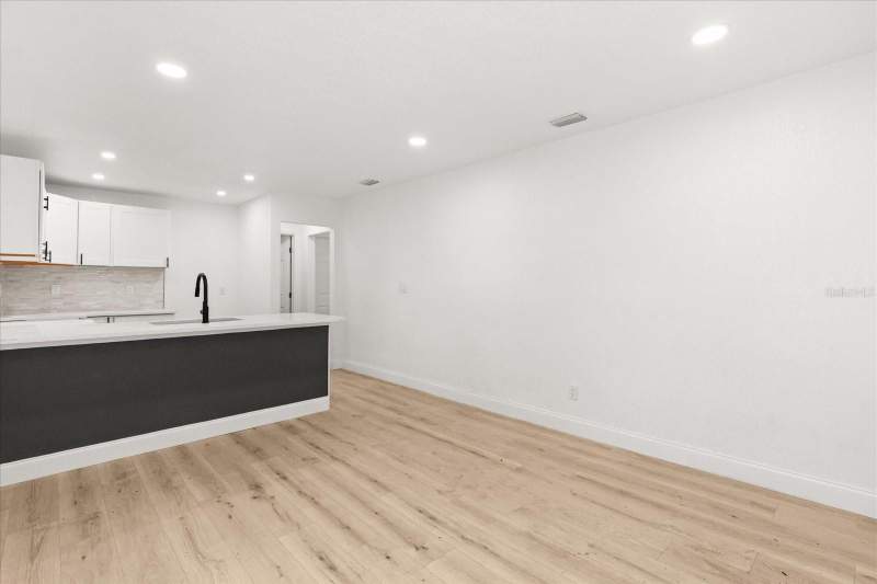 3 bedroom Single Family Residence at 1759 43rd Street, Richardsons W E, St Petersburg — photo 4