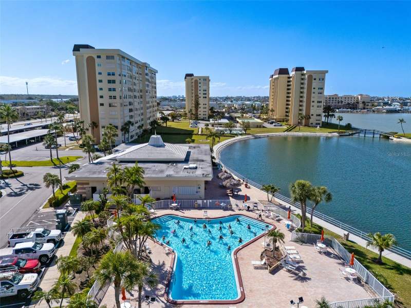 2 bedroom Condominium at 4775 Cove Circle #103, Continental Towers Condo, St Petersburg — photo 2