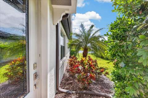 6927 Holbrook Cove, Lakewood Ranch FL - photo 6 of 92
