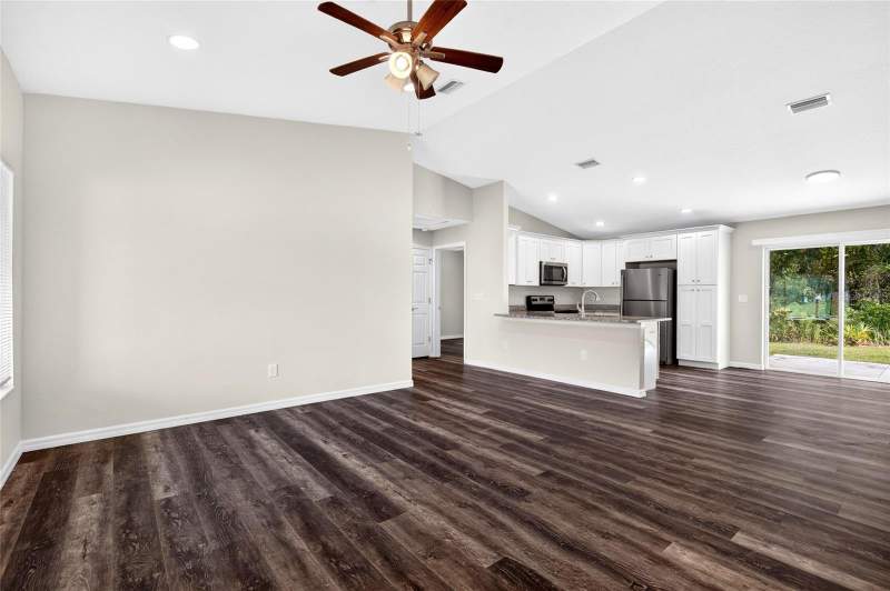 3 bedroom Single Family Residence at 296 Oak Lane Track, Silver Spgs Shores Un #32, Ocala — photo 5