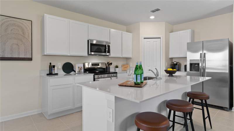4 bedroom Single Family Residence at 2473 Hallow Garden Road, Pine Meadows 40'S, Eustis — photo 2