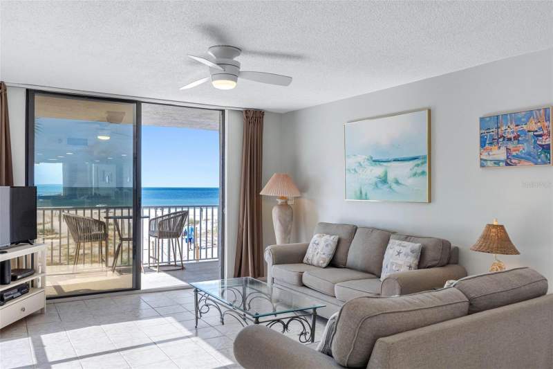 2 bedroom Condominium at 13336 Gulf Boulevard #101, Chambre The Condo, Madeira Beach — photo 4