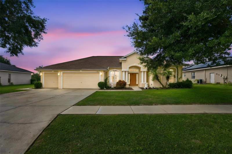 3 bedroom Single Family Residence at 2393 Old Oak Trail, Trails At Rivard Ph 1,2 & 6, Brooksville — photo 3
