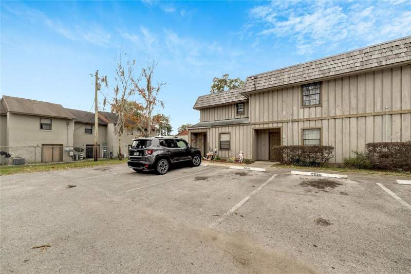 10 bedroom Townhouse at 2826 NE 7th Street, Three Kings, Ocala — photo 2