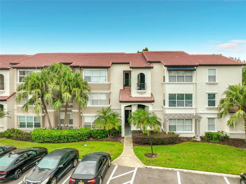2 bedroom Condominium at 5140 Conroy Road #18, Residences/Millenia, Orlando — photo 2