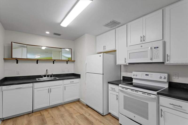3 bedroom Single Family Residence at 1302 NE 14th Terrace, Highland Court, Gainesville — photo 4