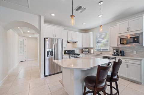 7022 Holbrook Cove, Lakewood Ranch FL - photo 6 of 43