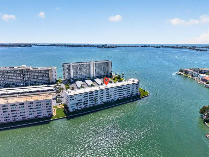 1 bedroom Condominium at 6075 Shore Boulevard #512, Town Shores Of Gulfport, Gulfport — photo 2