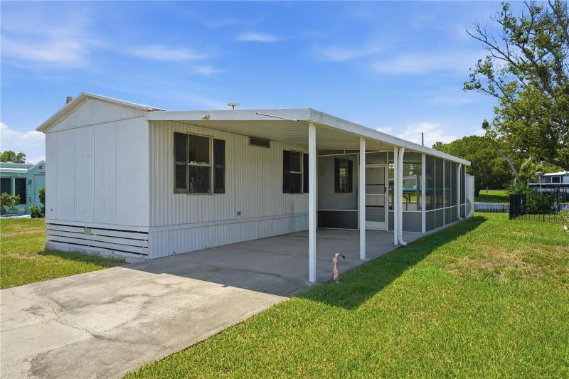 2 bedroom Manufactured Home at 30107 Green Bay Drive, Wisconsin Michigan Shores, Tavares — photo 2