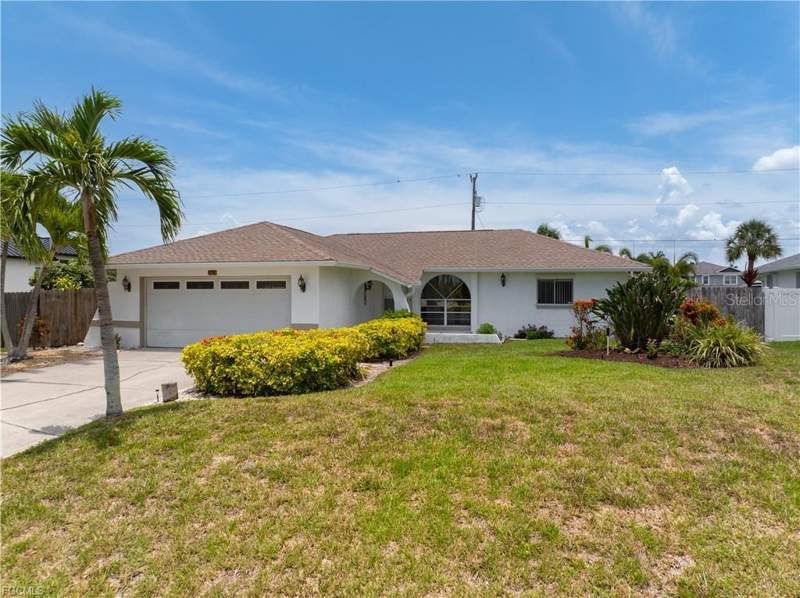 3 bedroom Single Family Residence at 1513 SW 44th Street, Cape Coral, Cape Coral — photo 2