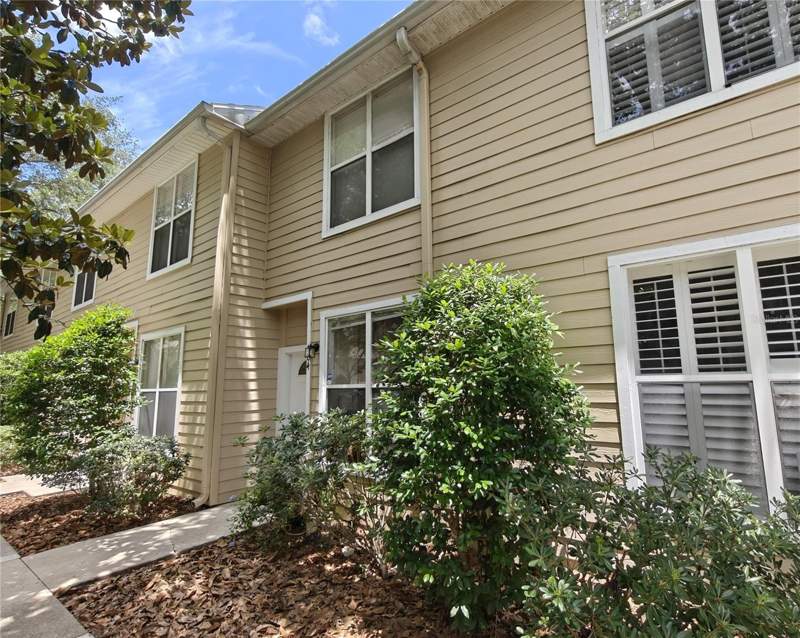 2 bedroom Townhouse at 3521 SW 30th Way #104, Victoria Station, Gainesville — photo 2