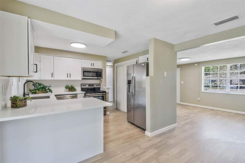 2 bedroom Single Family Residence at 3317 Bainbridge Drive, Beacon Square, Holiday — photo 3