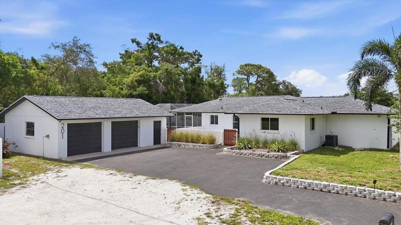 3 bedroom Single Family Residence at 201 Honore Avenue, Green Acres, Sarasota — photo 4