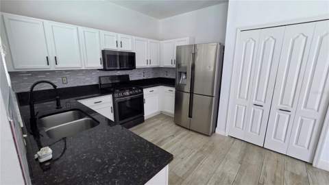 10422 Glen Willow Lane, Tampa FL - photo 10 of 46