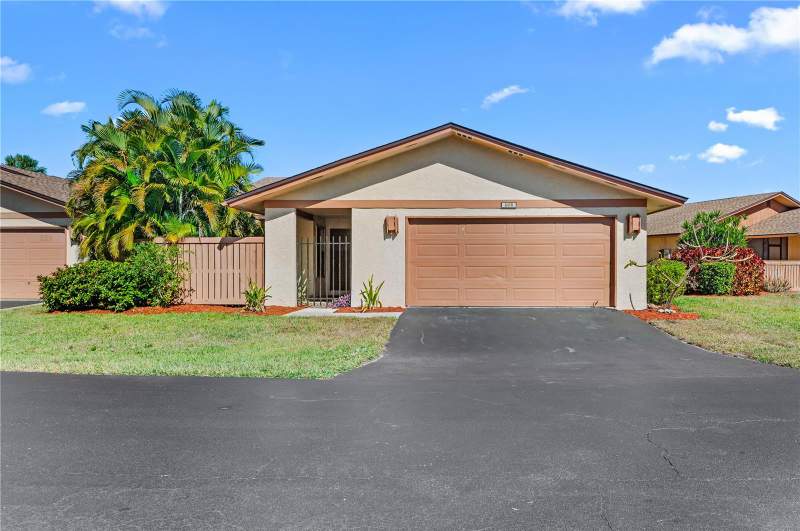 3 bedroom Villa at 6479 Royal Woods Drive, Royal Woods Ph 02, Fort Myers — photo 3