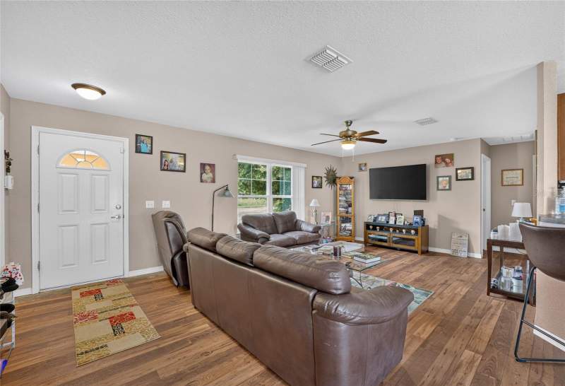 3 bedroom Single Family Residence at 38 Juniper Loop Court, Silver Spgs Shores, Ocala — photo 3