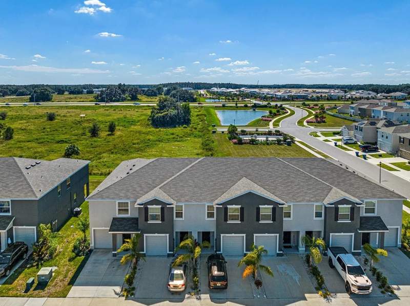 3 bedroom Townhouse at 34230 Redwood Dawn Lane, Ashberry Village Ph 1, Wesley Chapel — photo 2