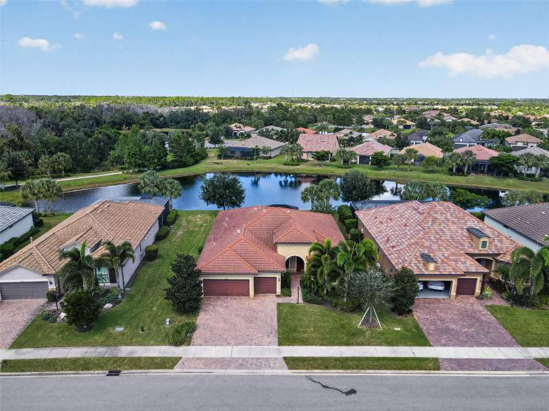 3 bedroom Single Family Residence at 16927 Winthrop Place, Del Webb Ph Ia, Lakewood Ranch — photo 3