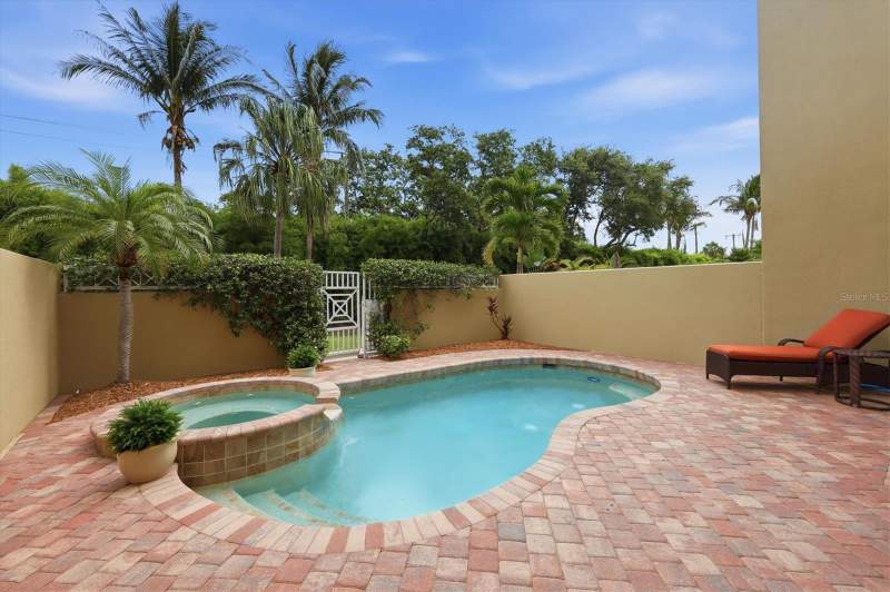 4 bedroom Townhouse at 712 Granada Avenue #2, Venetian Shores, Venice — photo 2