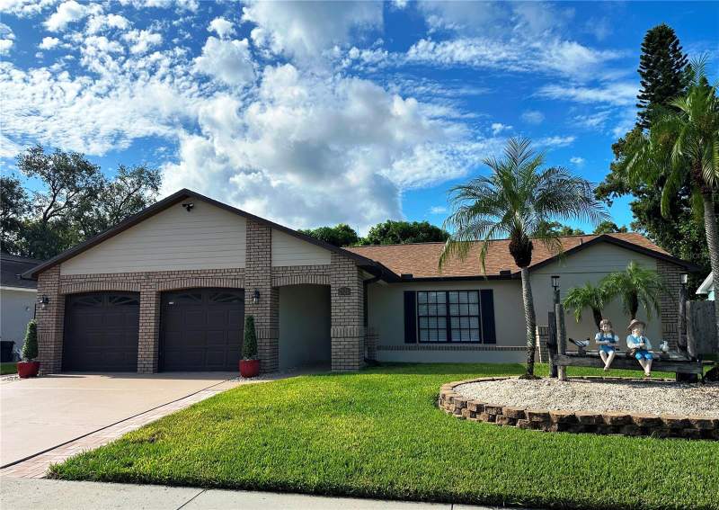 2526 FIELDCREST COURT home for sale in Holiday Lakes West