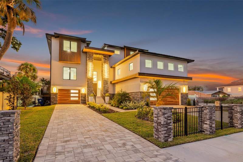 5 bedroom Single Family Residence at 2121 Bayou Grande Boulevard, Shore Acres Edgewater Sec, St Petersburg — photo 3