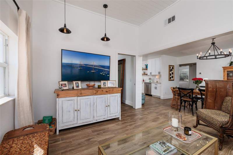 4 bedroom Single Family Residence at 600 74th Avenue, Mira Bella 1, St Petersburg — photo 5